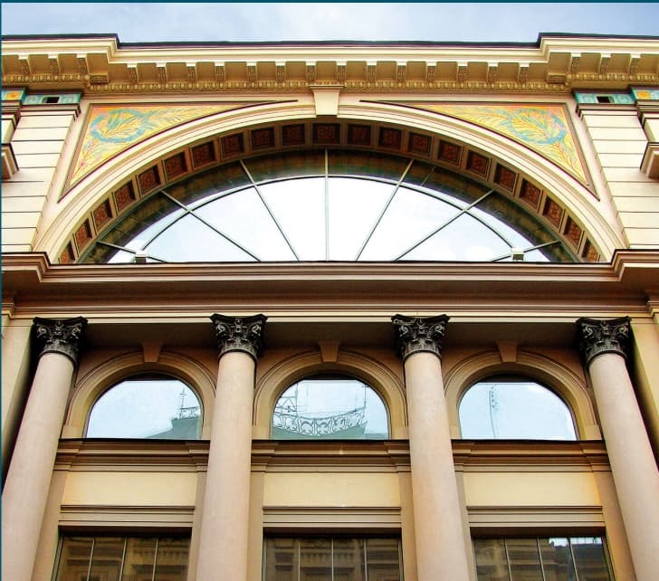 GOSTINIY DVOR